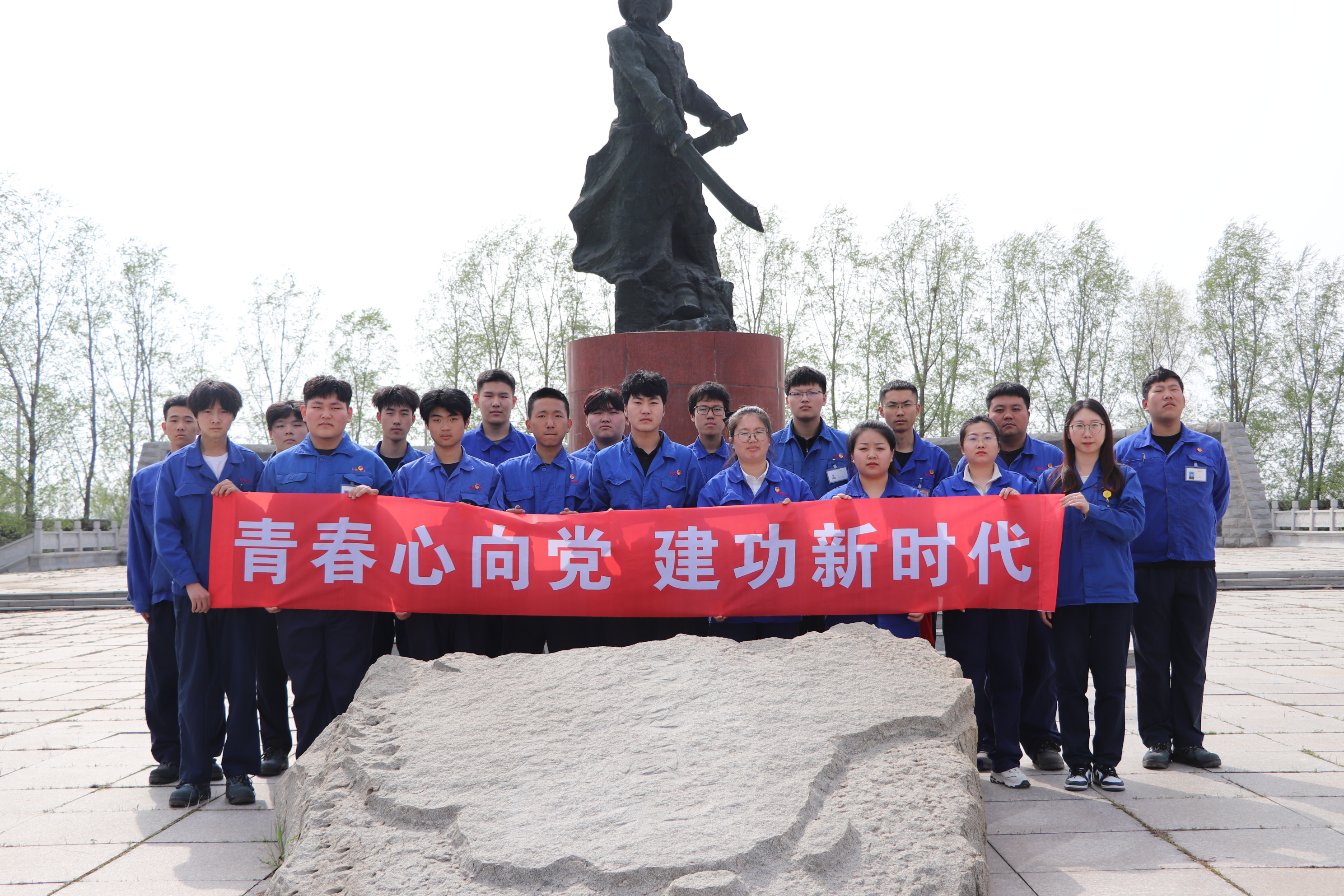 盤錦合力團員青年代表集體合影.jpg